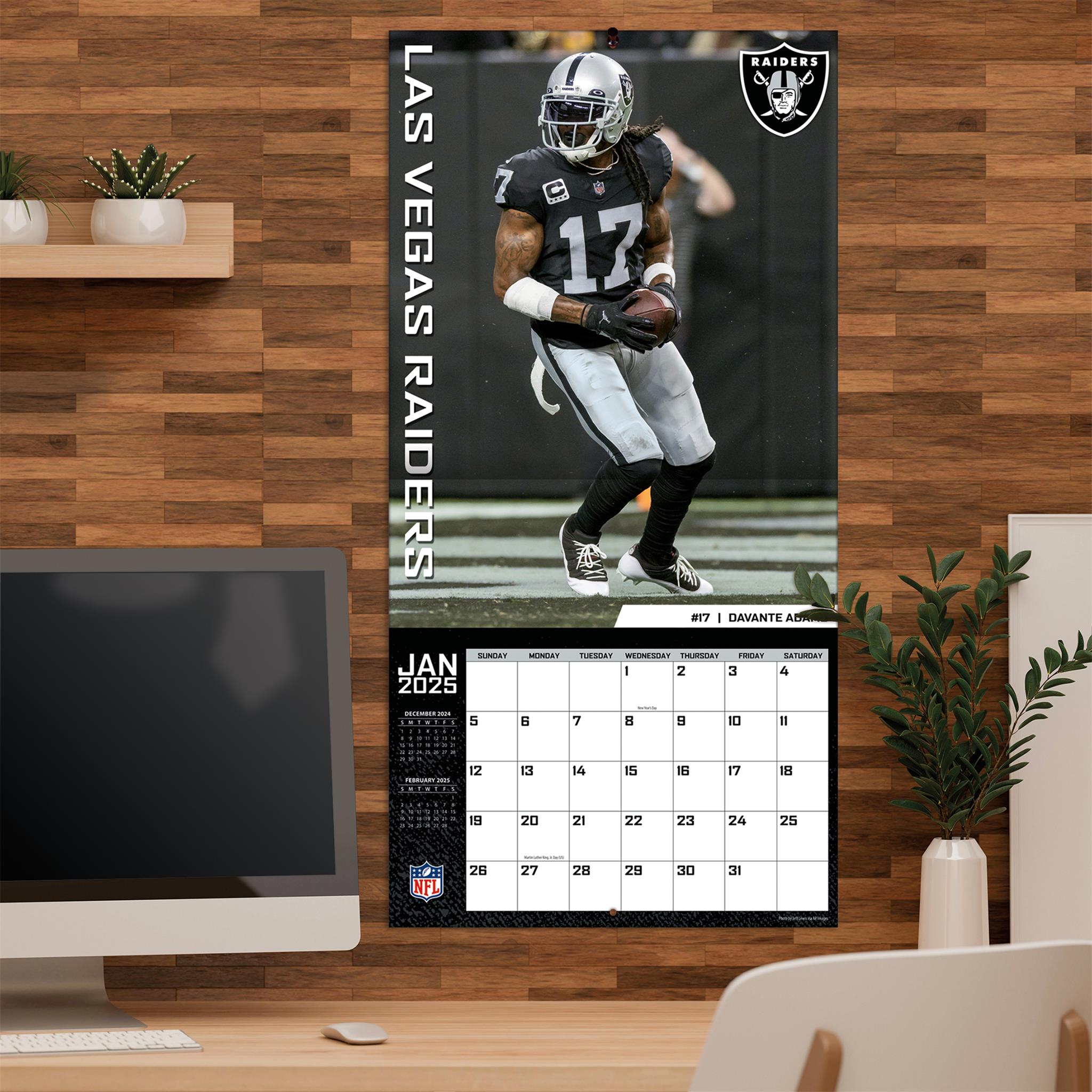 NFL Las Vegas Raiders Wall 2025 Calendar